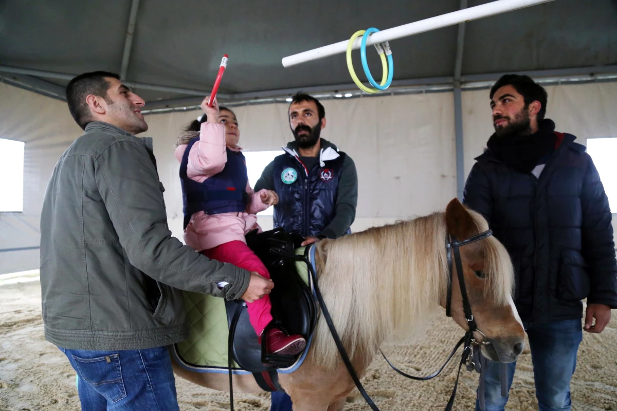 Atlı Terapiyle 2 Bin 500 Engelli Çocuk İyileşti
