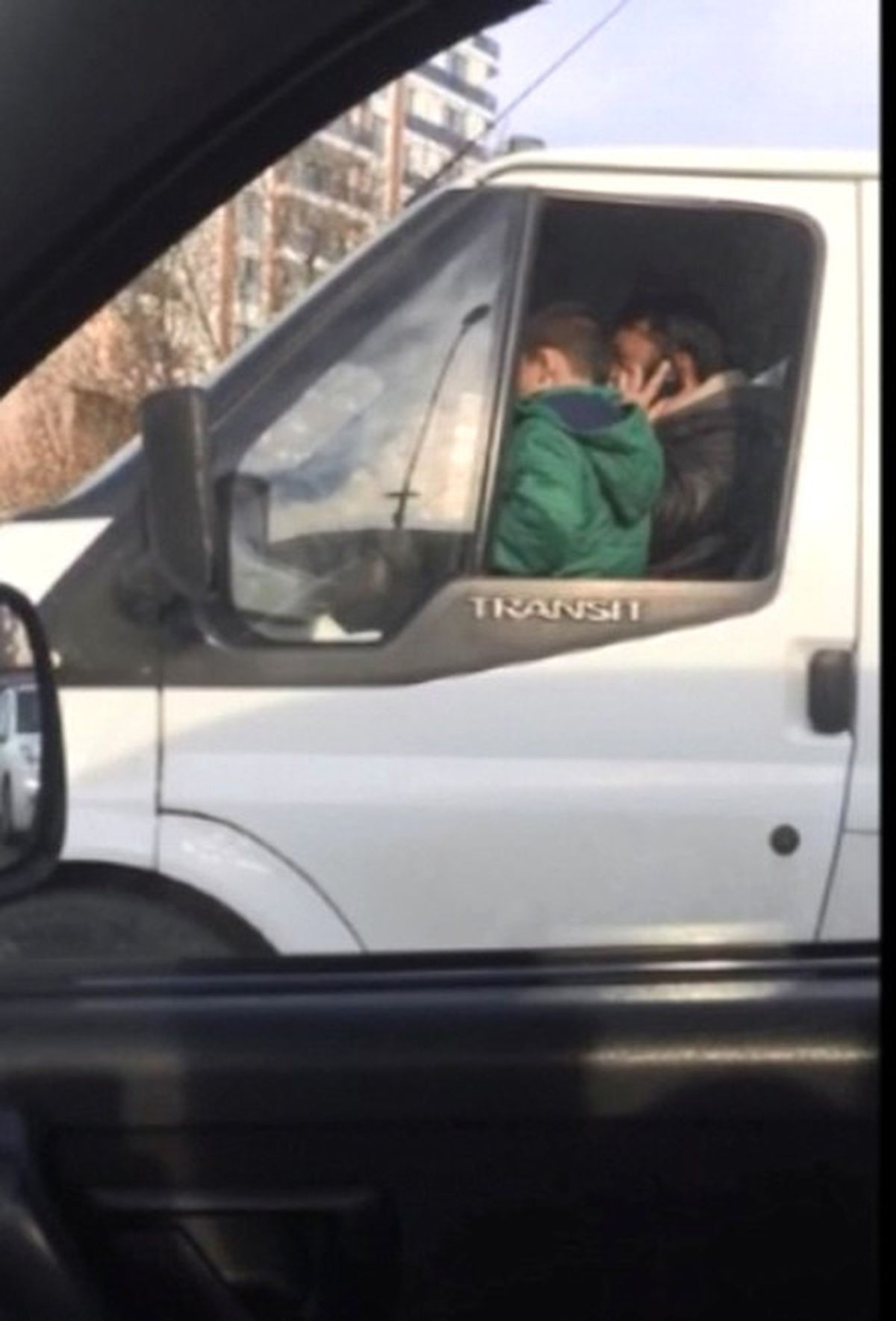 Baba ile Oğlunun Tehlikeli Yolculuğu