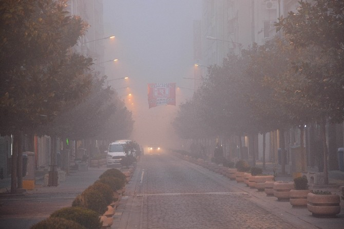 Balıkesir\'de Yoğun Sis Hayatı Olumsuz Etkiledi