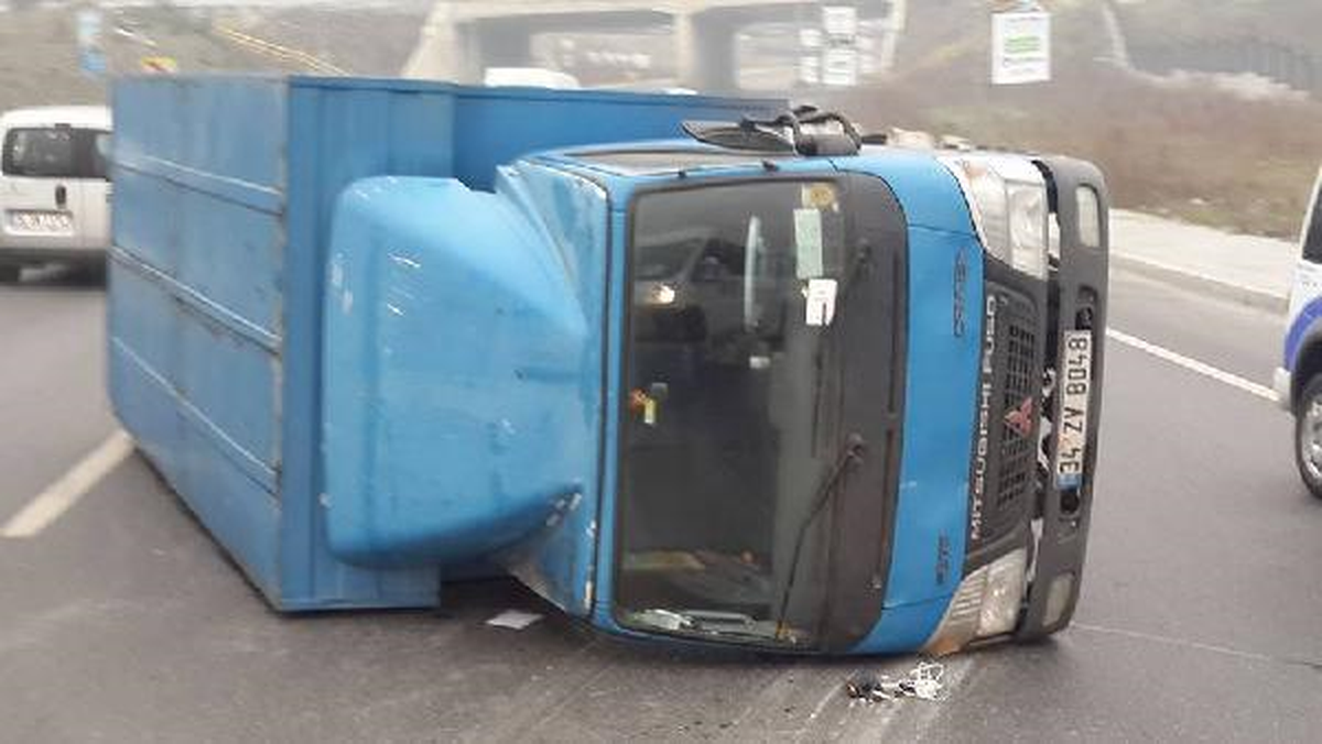 Batışehir\'de Trafiği Kilitleyen Zincirleme Kaza