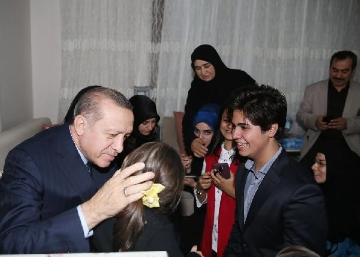 Cumhurbaşkanı Erdoğan Şehit Evini Ziyaret Etti