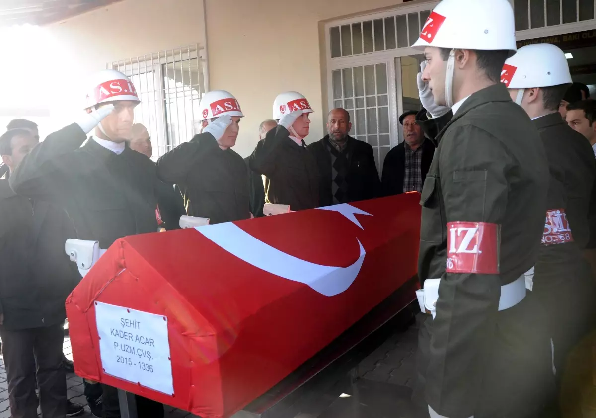 Dha Yurt - Fırat Kalkanı\'nda Şehit Olan Kader Acar Toprağa Verildi (1)