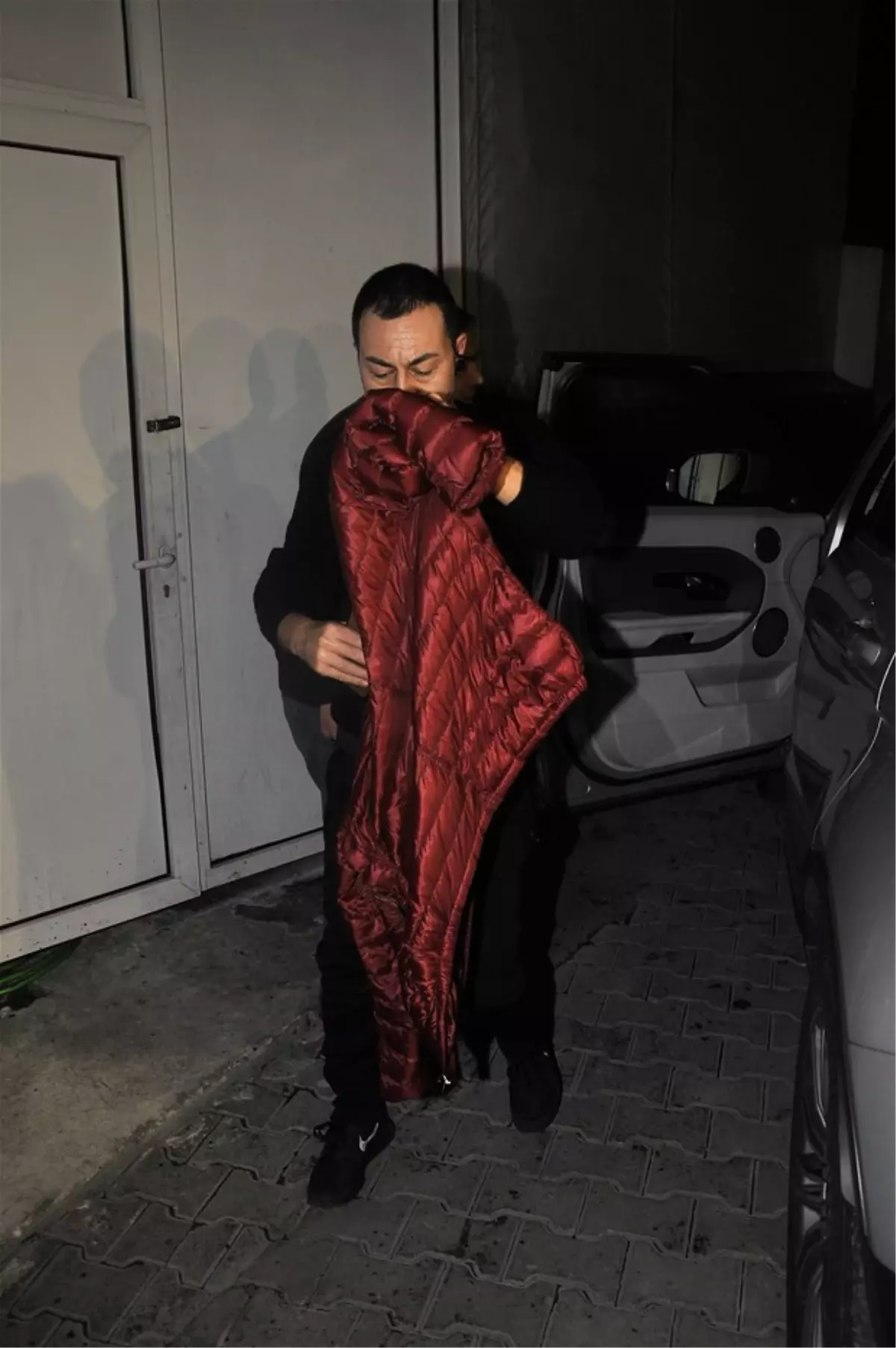 Eşini İkna Edemedi! Serdar Ortaç'ın Yuvası Çatırdıyor