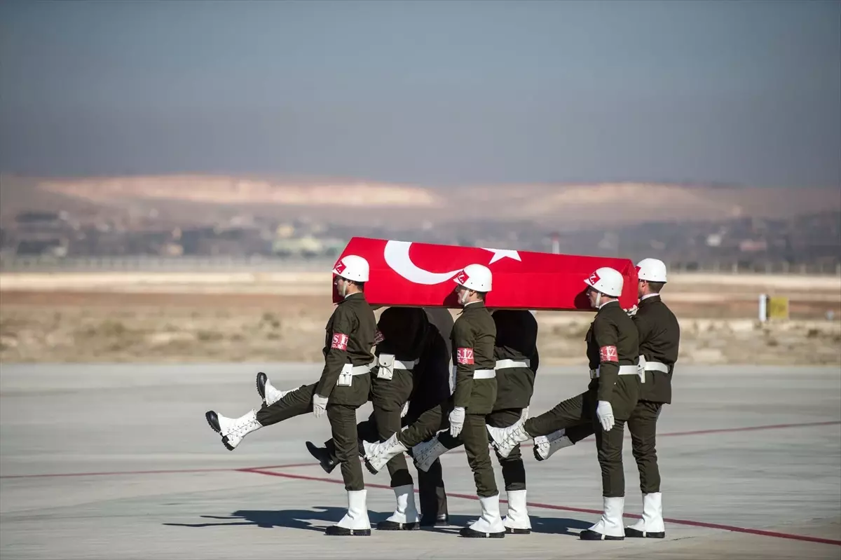 Gaziantep\'te Şehit Uzman Çavuş İçin Tören