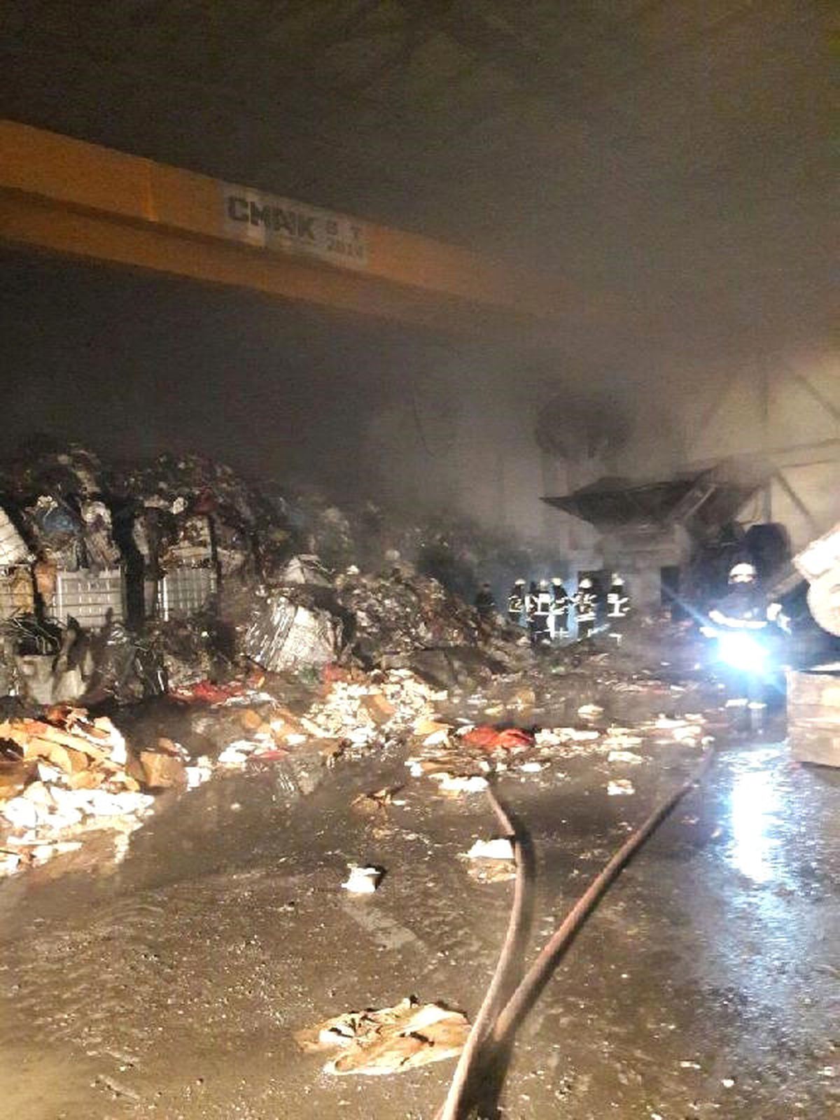 Geri Dönüşüm Fabrikasında Atıklar Yandı