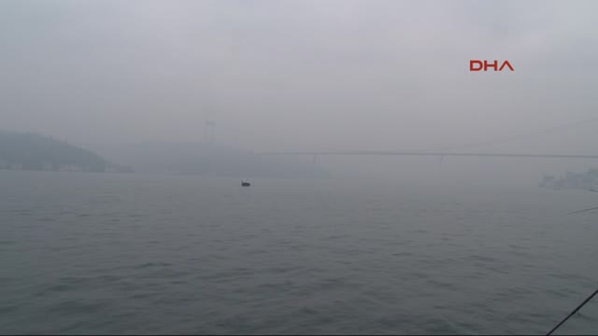 Istanbul Boğazı\'nda Sis Etkili Oluyor