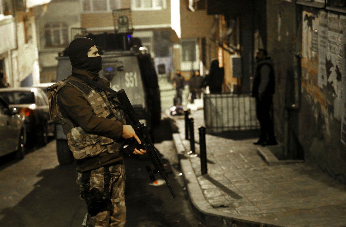 İstanbul\'da Silahlı Soygun Girişimi