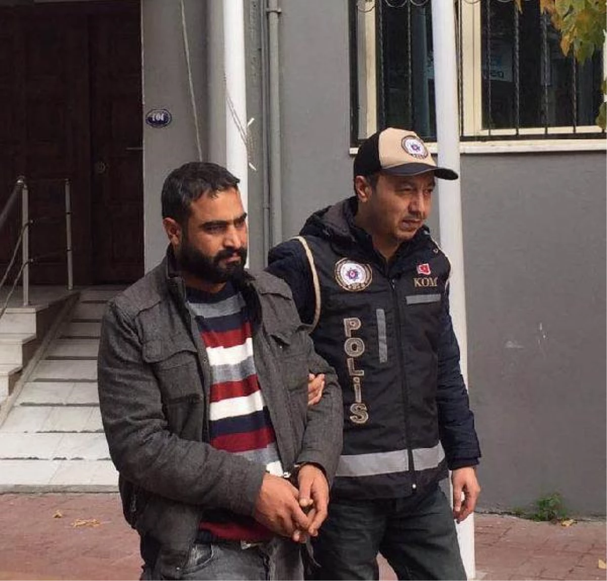 İzmir\'de 34 Kaçak Yakalandı