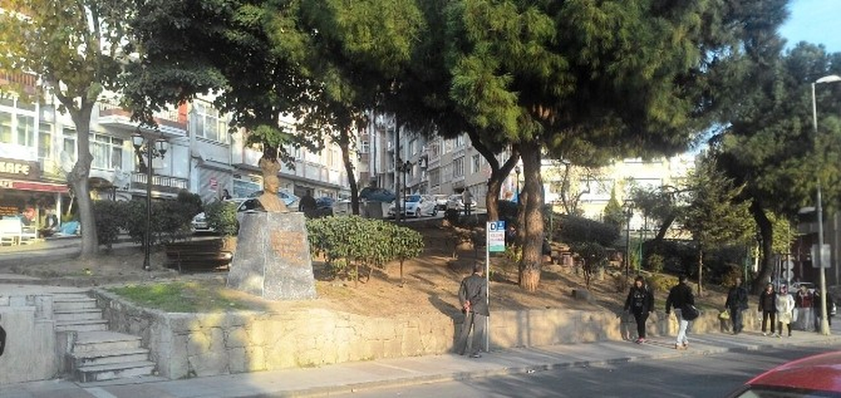 İzmit Parklarında Bakım Sürüyor