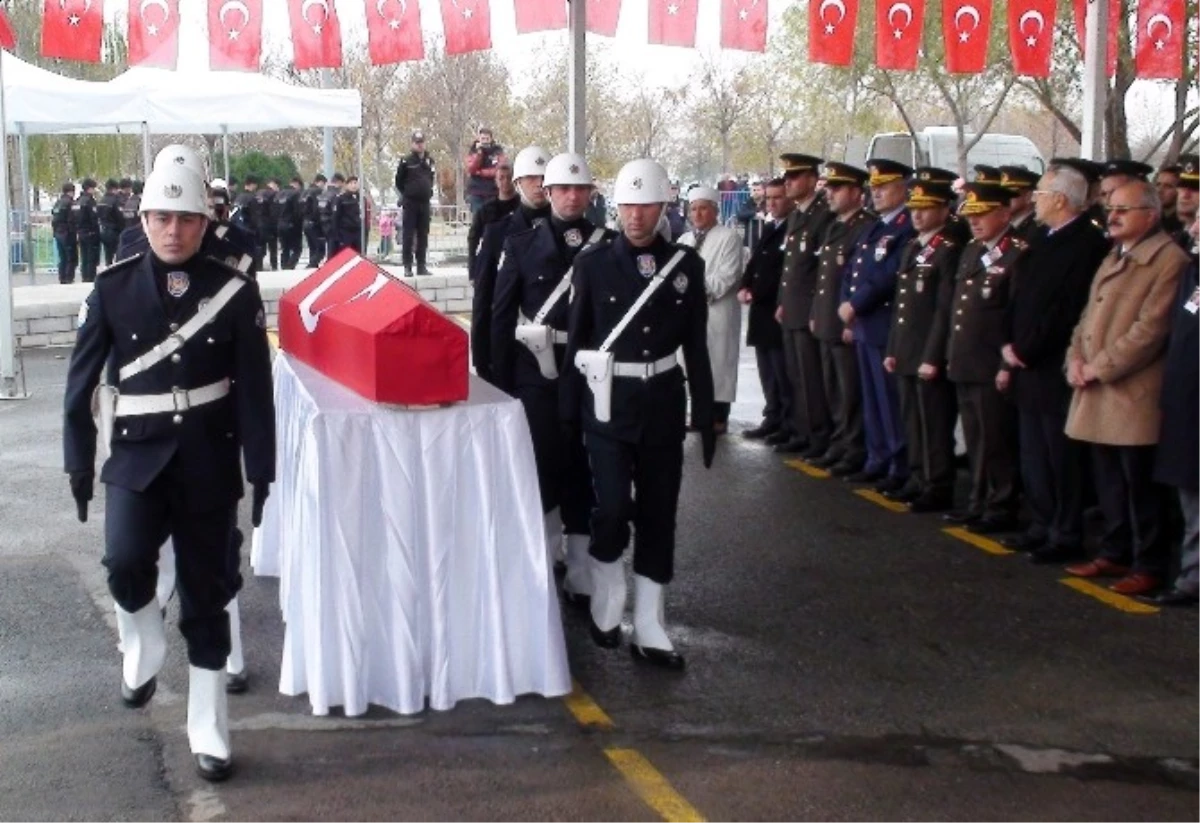 Şehit Polis İçin İstanbul\'da Cenaze Töreni