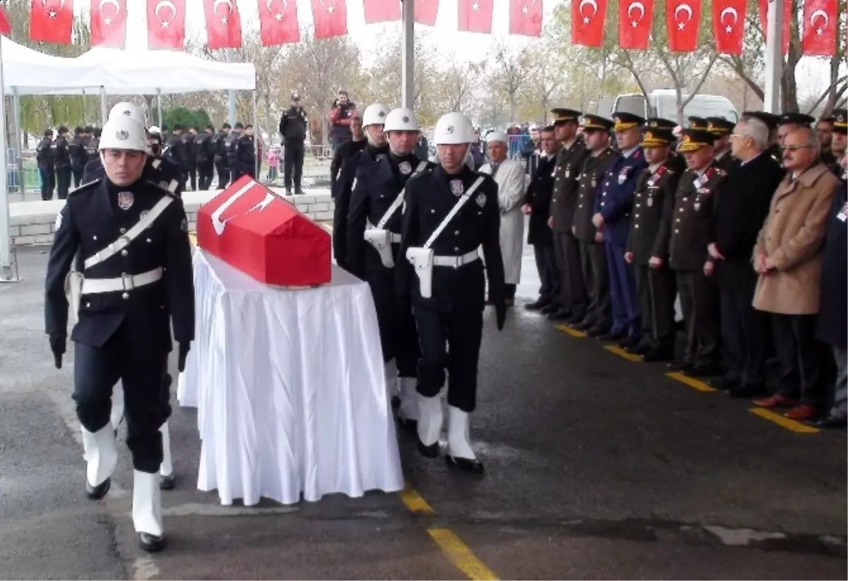 Şehit Polis İçin İstanbul\'da Cenaze Töreni