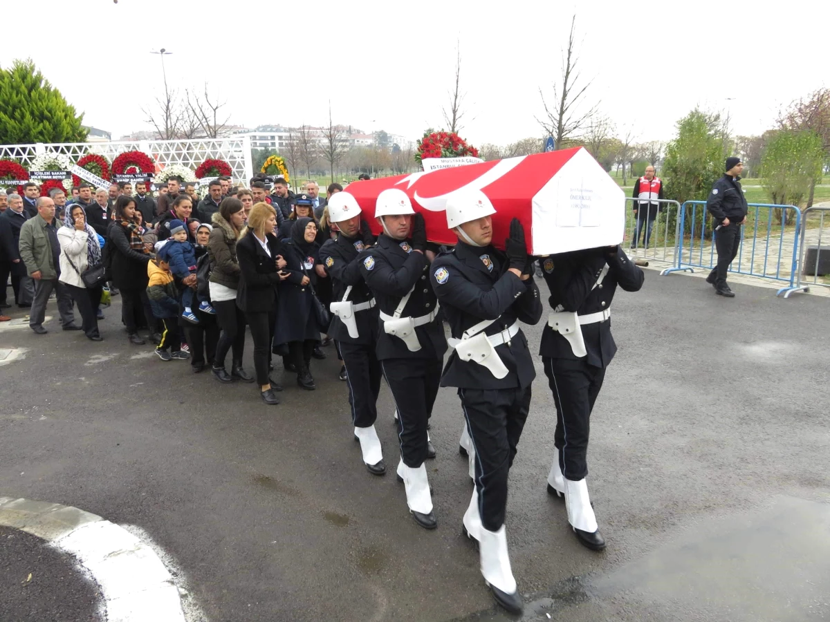 Şehit Polis Için Istanbul\'da Cenaze Töreni
