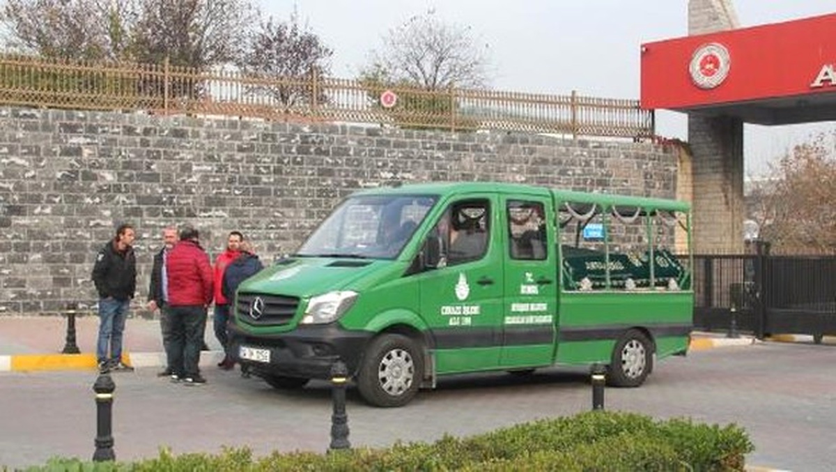 Şişli\'deki Soygun Sırasında Hayatını Kaybeden Karanfil\'in Cenazesi Adli Tıp Kurumu\'ndan Alındı
