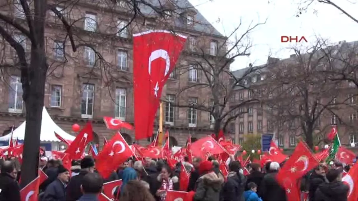 Strasbourg?ta ?teröre Lanet, Demokrasiye Evet? Mitingi