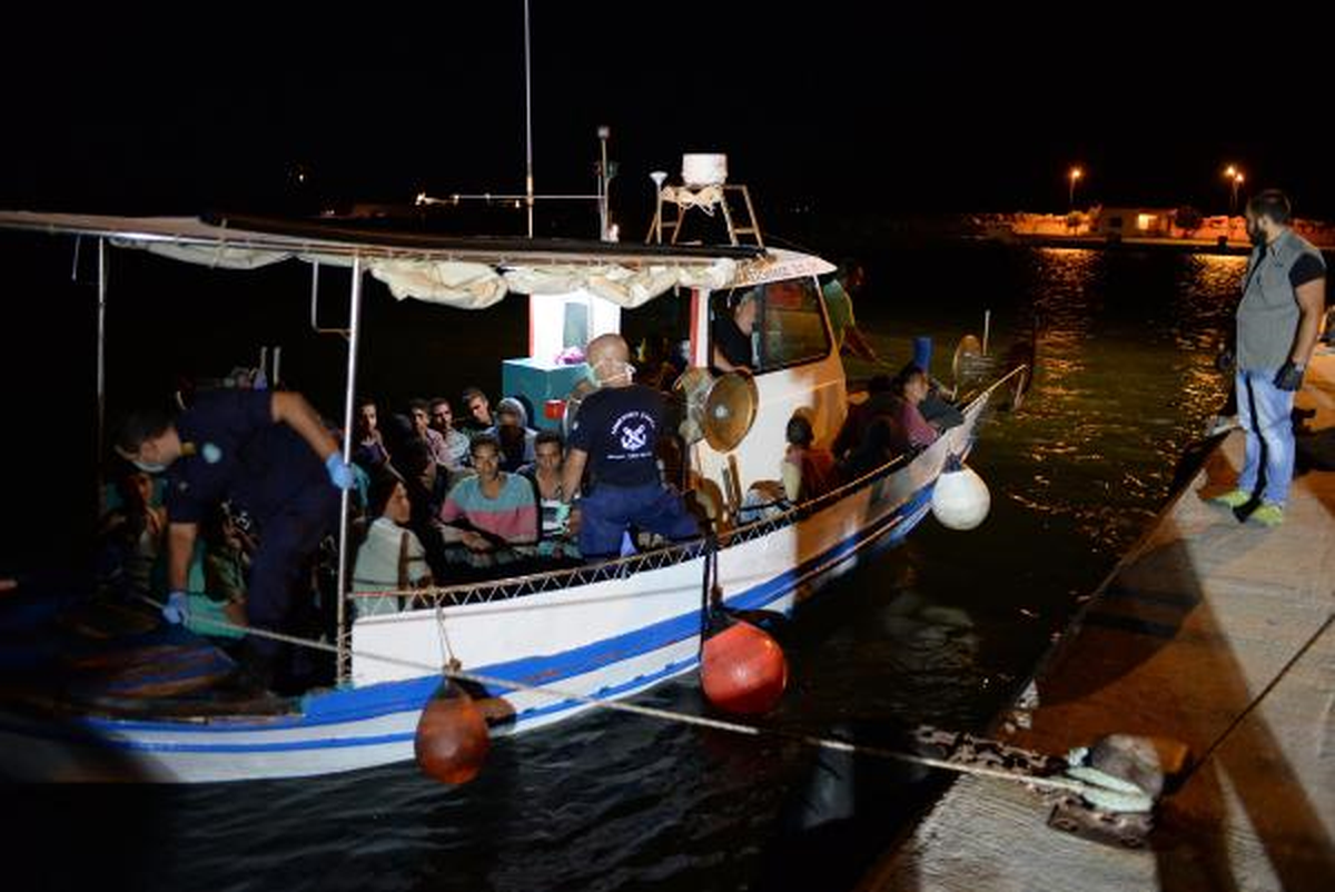 Teknenin Motorunu Çalıştıramayan Mülteciler Kıskıvrak Yakalandı