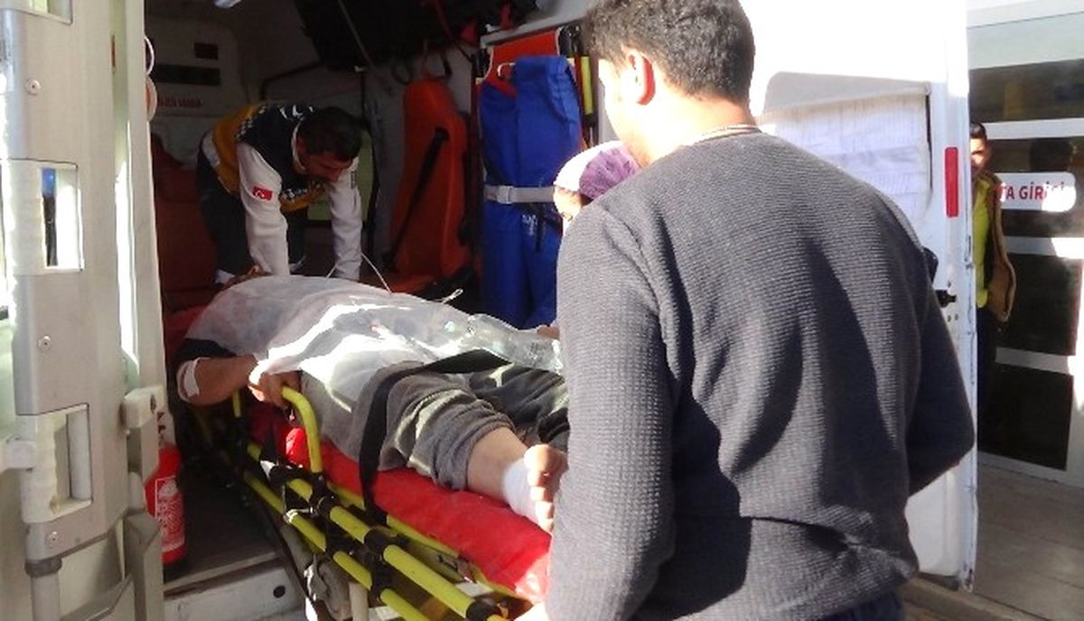 Terör Örgütü Deaş\'ın Saldırısında Yaralanan 5 Suriyeli Kilis\'e Getirildi