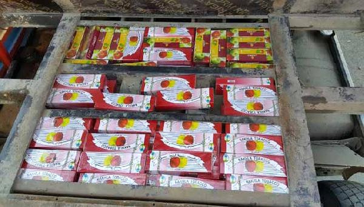 Tır\'da 120 Bin Paket Kaçak Sigaraya 4 Gözaltı