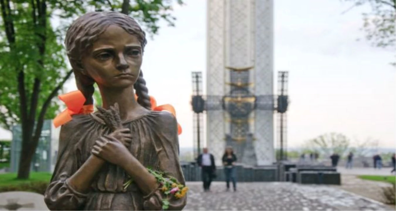 Ukrayna Holodomor Kurbanlarını Anıyor