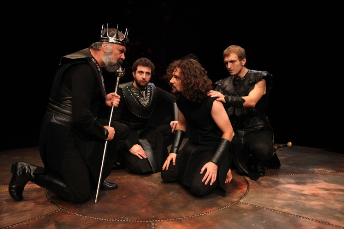William Shakespeare\'nin Macbeth\'i Seyirci ile Buluştu