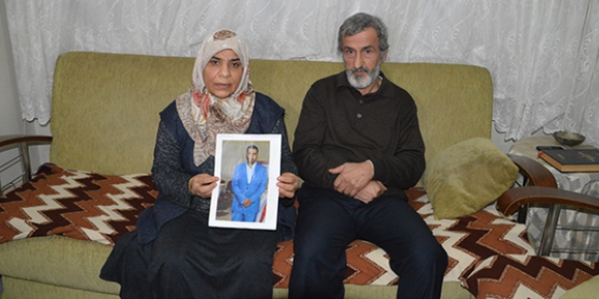 Acılı Aile Üniversite Öğrencisi Kayıp Oğullarını Arıyor