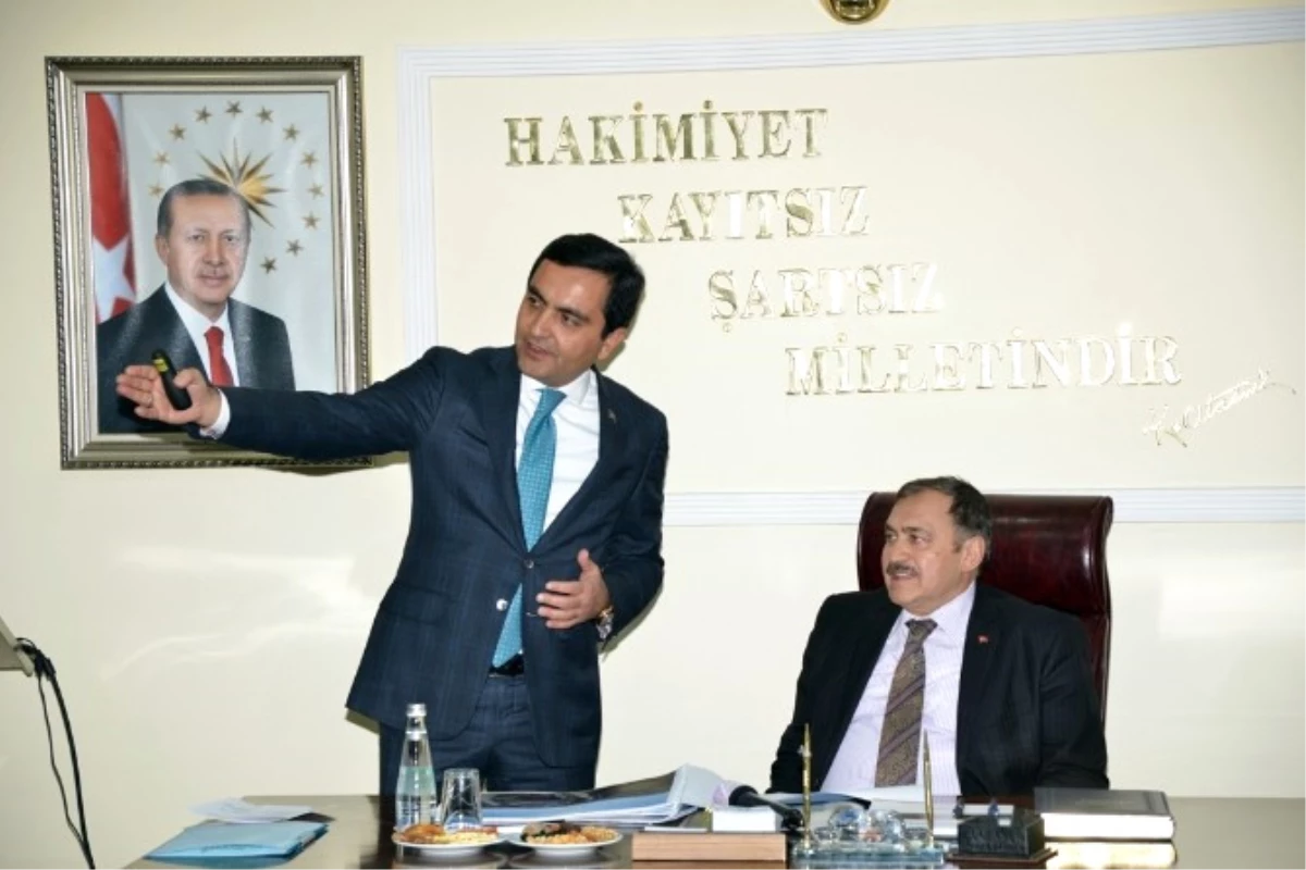 Bakan Eroğlu\'ndan Başkan Bahçeci\'ye Övgü