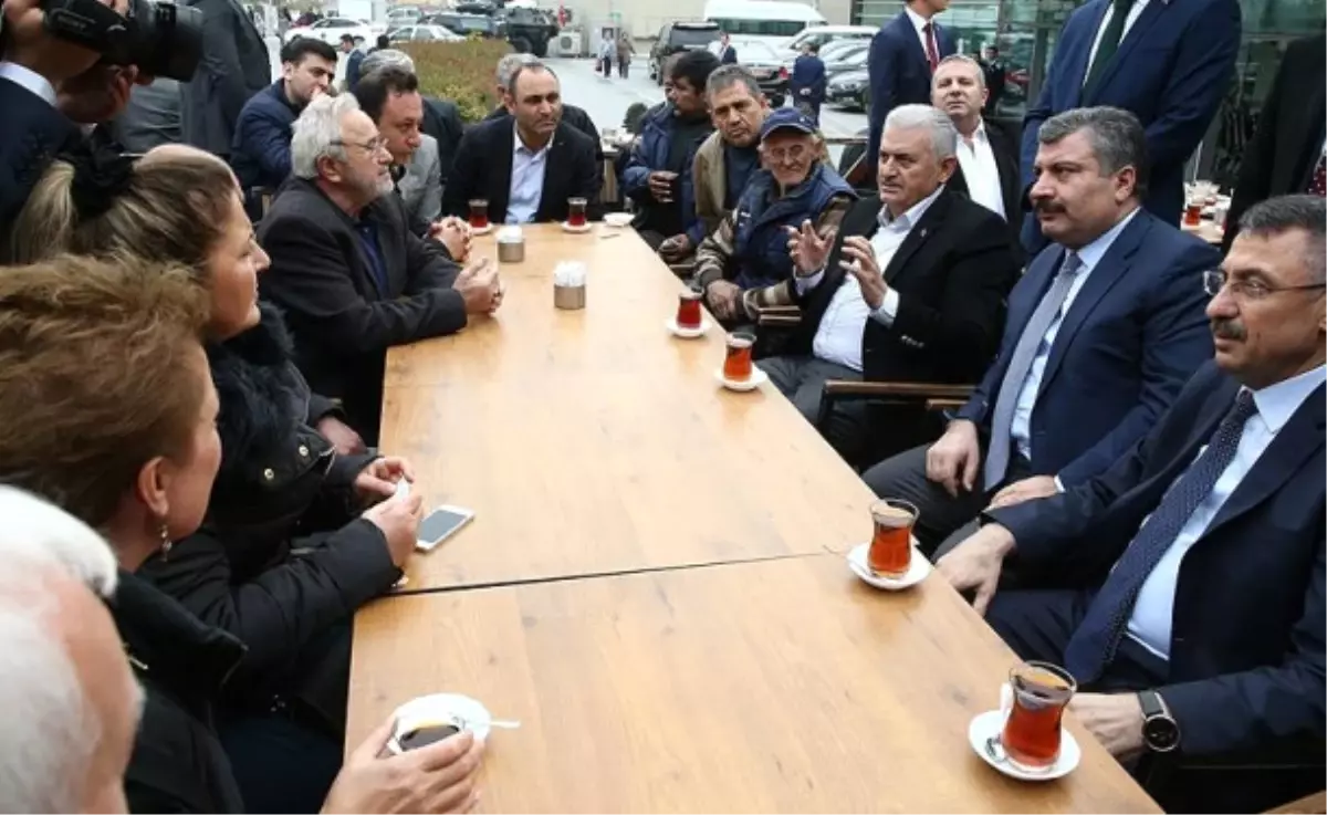 Başbakan Yıldırım\'dan Hastane ve Taksi Durağına Ziyaret