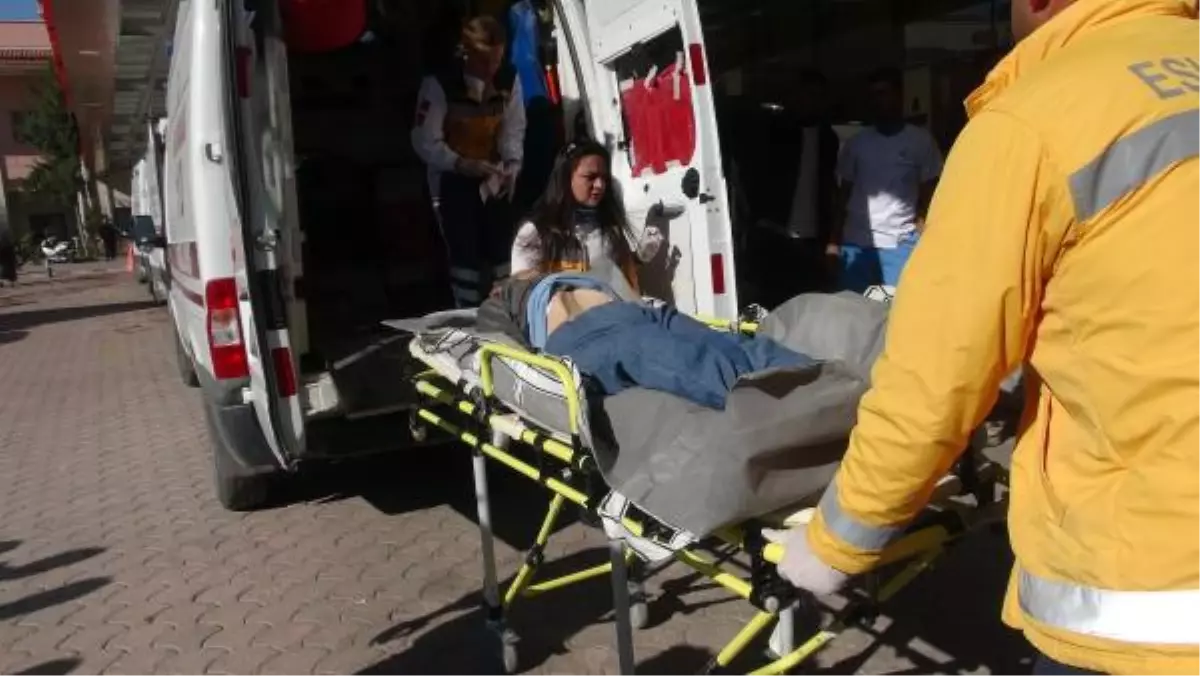 IŞİD Suriye\'de Bombalı Araç Patlattı, Yaralılar Türkiye\'ye Getirildi