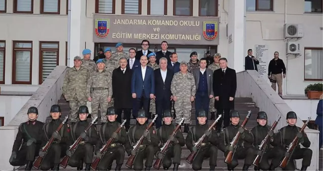 İçişleri Bakanı Soylu\'dan Komando Okuluna Ziyaret