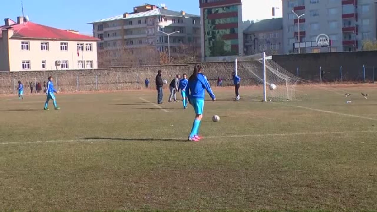 Kadınlar Futbol Ligi - Muş Kartalspor, Diyarbekirspor\'u 3-0 Yendi - Muş