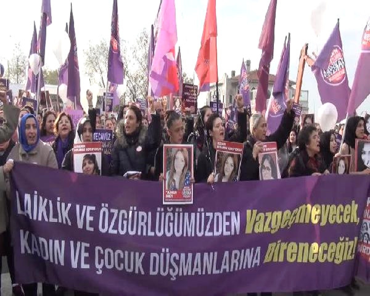 Kadınlardan "Direneceğiz, Kadın Cinayetlerini Durduracağız" Eylemi