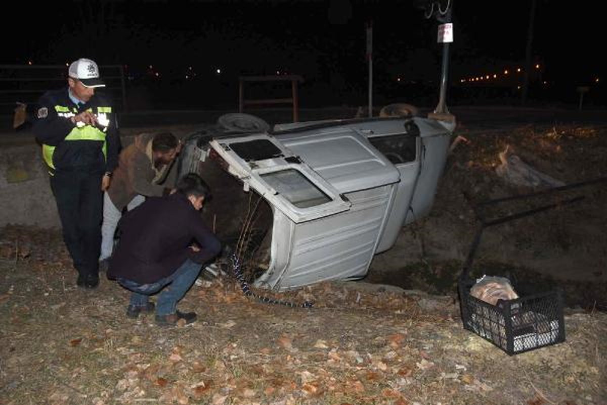 Kanal Üzerine Devrilen Kamyonette 1 Kadın Yaralandı