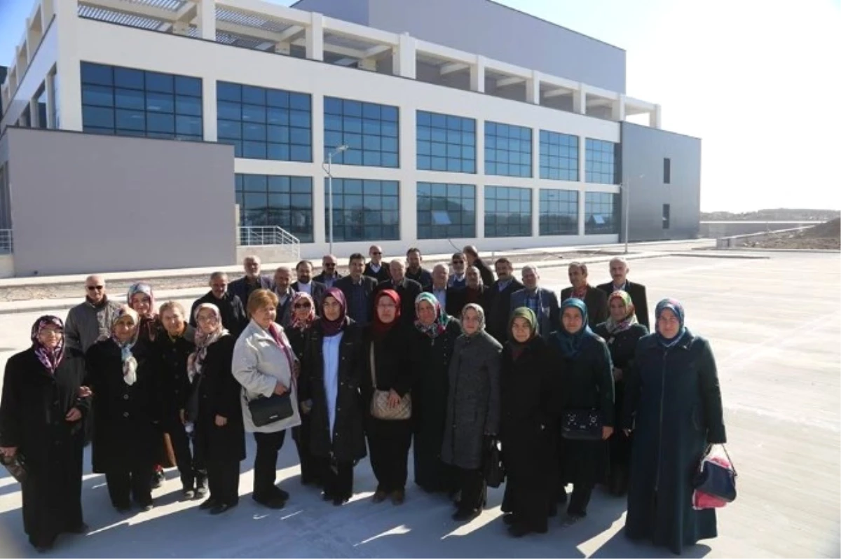 Karaman\'da Ak Partililer Belediyenin Yatırımlarını Gezdi