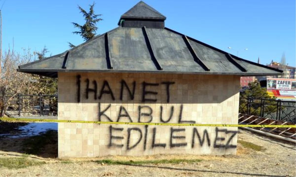 Kayseri\'de CHP İlçe Binasının Kundaklandığı Öne Sürüldü