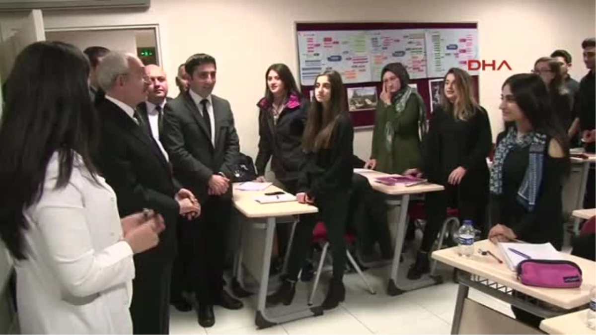 Kılıçdaroğlu Gençlik Merkezini Ziyaret Etti