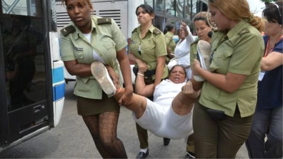 Küba\'nın Beyazlı Kadınlar\'ından Castro Molası