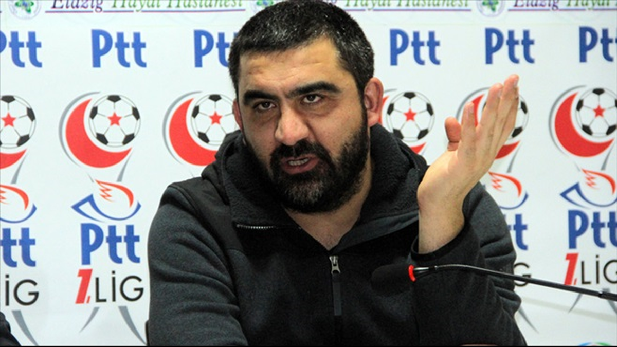 Özat: "Kırmızı Kartın Yüzde Yüz Kırmızı Kart Olduğunu Düşünmüyorum"