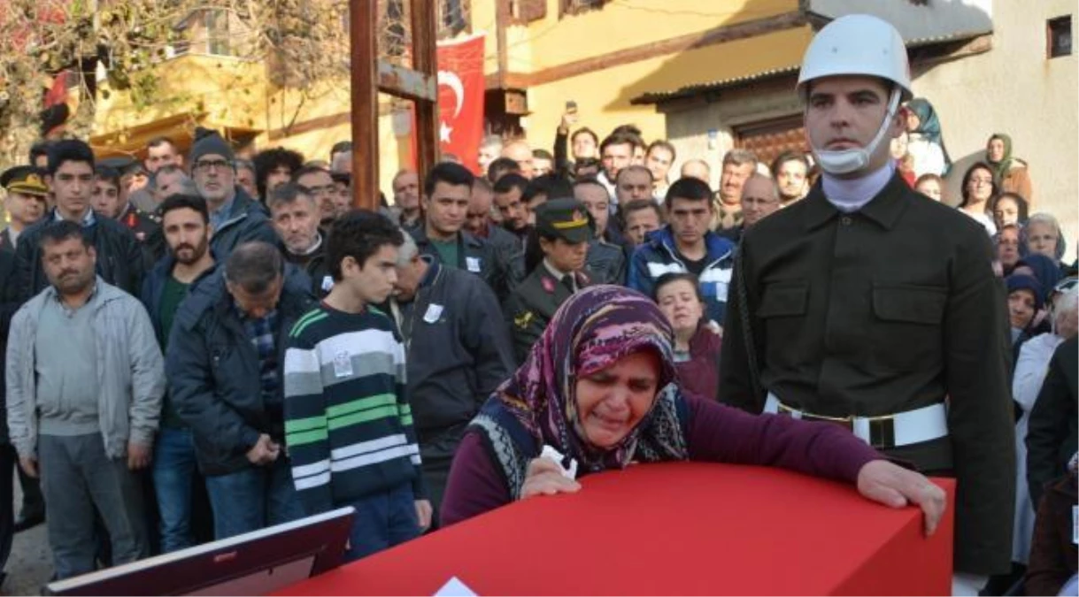 Şemdinli Şehidinin Cenazesi Zonguldak\'ta (3)