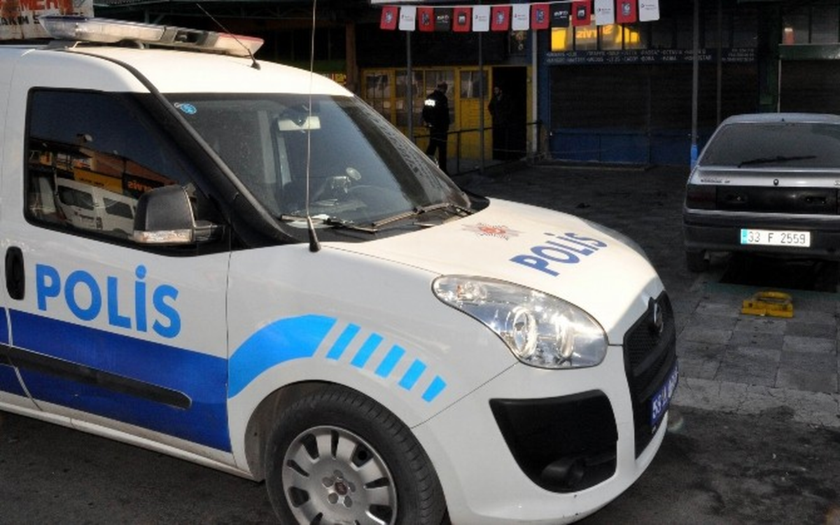 Testereyle Kestiği Ellerini Bulmak İçin Polis Seferber Oldu