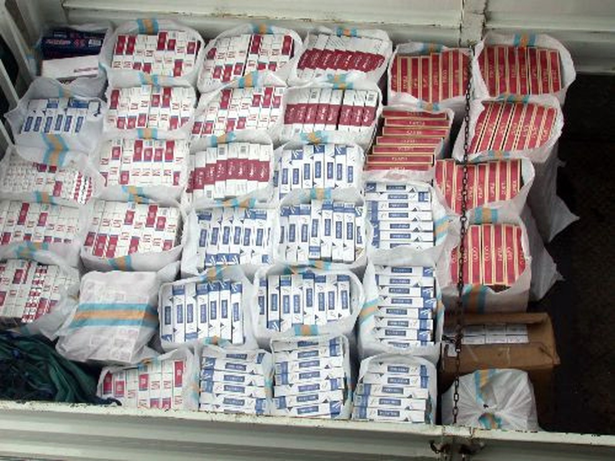 Tır\'da 120 Bin Paket Kaçak Sigaraya 4 Gözaltı