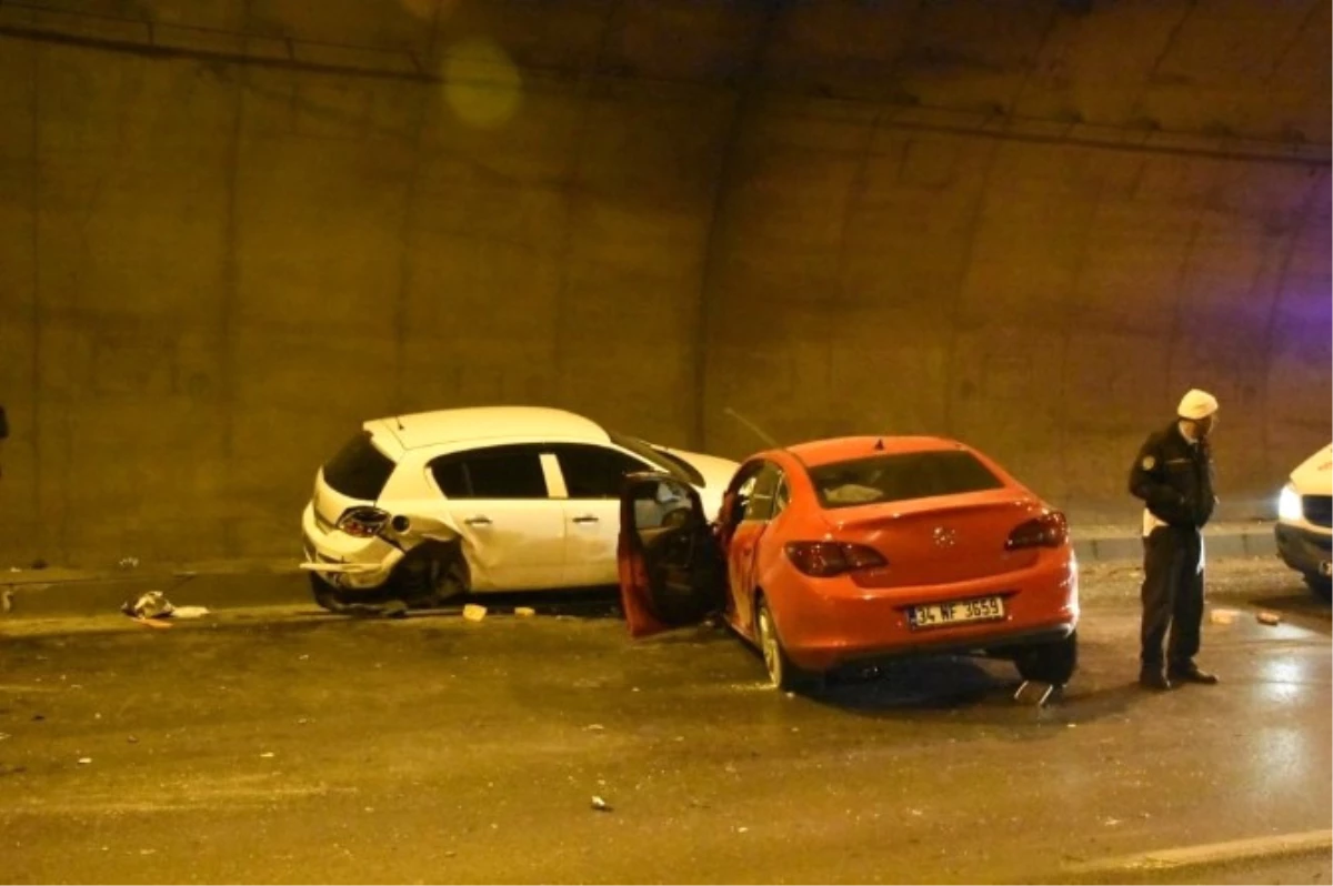 Tünelde Zincirleme Trafik Kazası; 2\'si Ağır 5 Yaralı