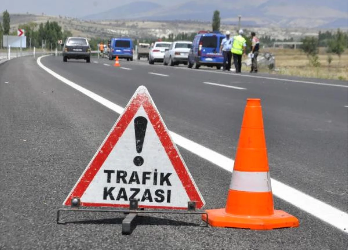 Uşak\'ta Trafik Kazası : 1 Ölü, 3 Yaralı