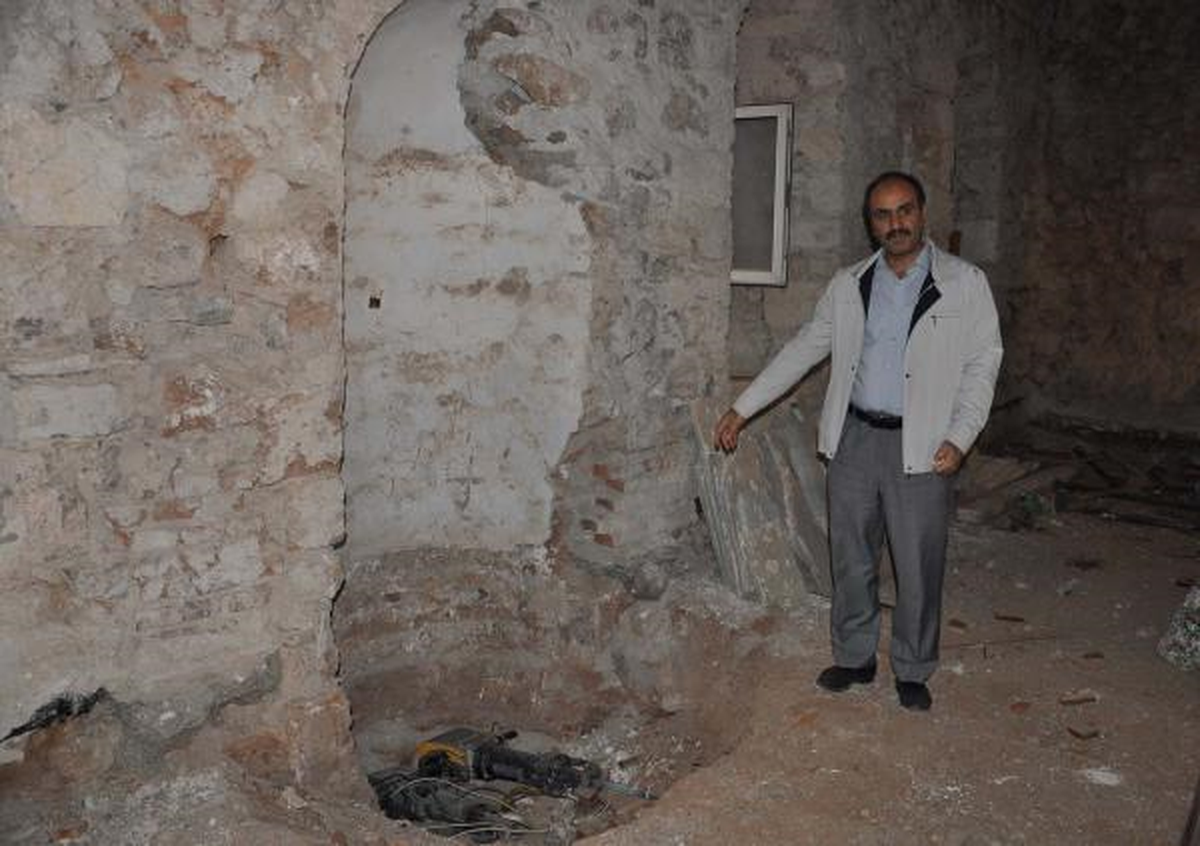 150 Yıllık Camide Bazalttan Yapılan Mihrap Ortaya Çıktı
