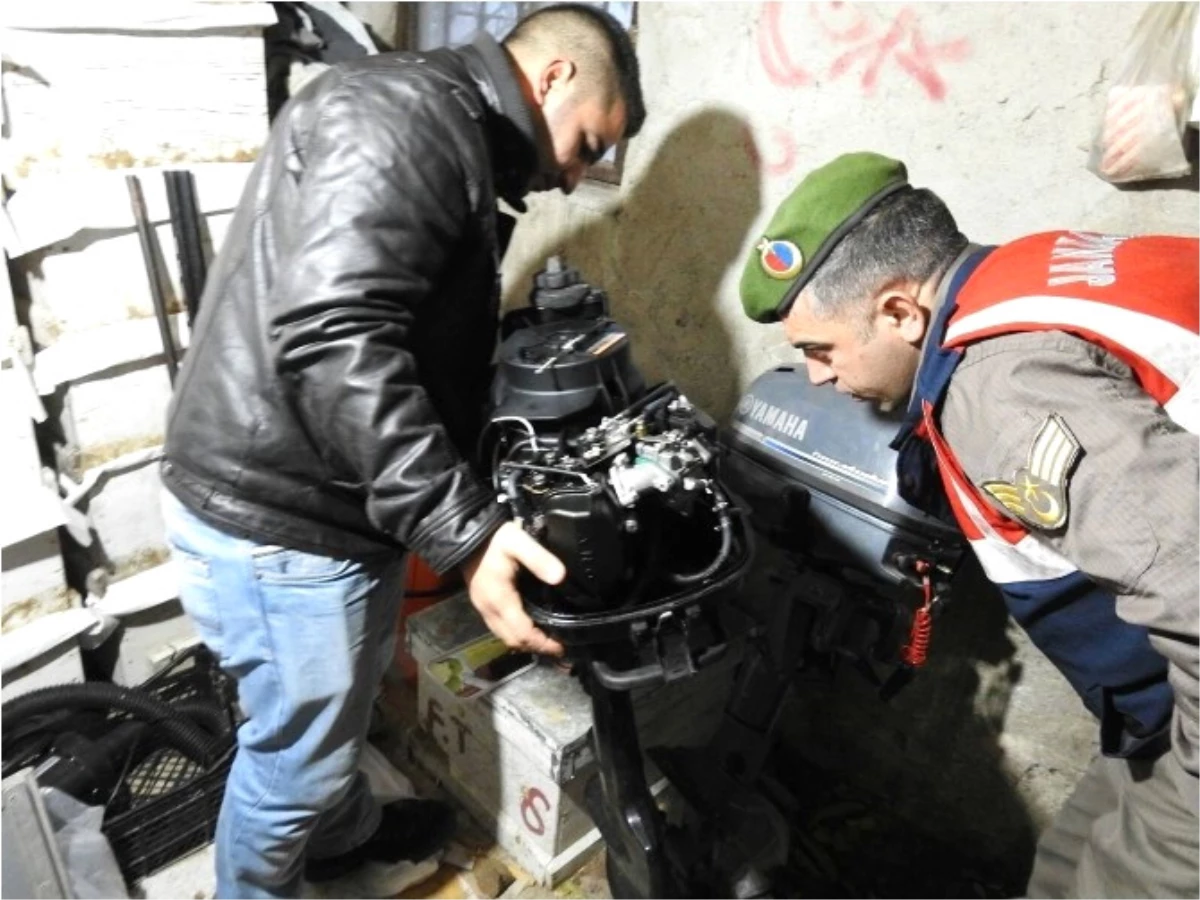 Akbük\'ten Tekne Motoru Çalan Hırsızlar İzmir\'de Yakalandı