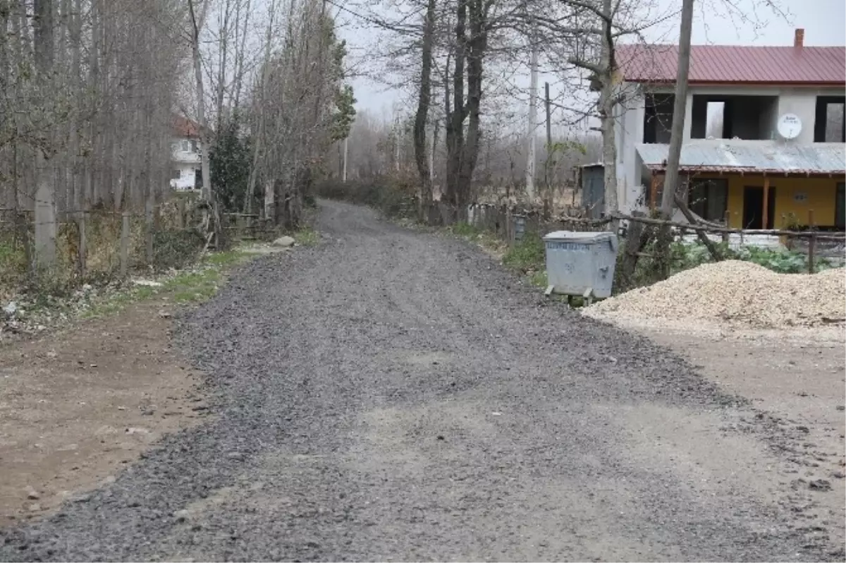 Altındere Maallesinde Bozuk Yollar Asfaltlanıyor