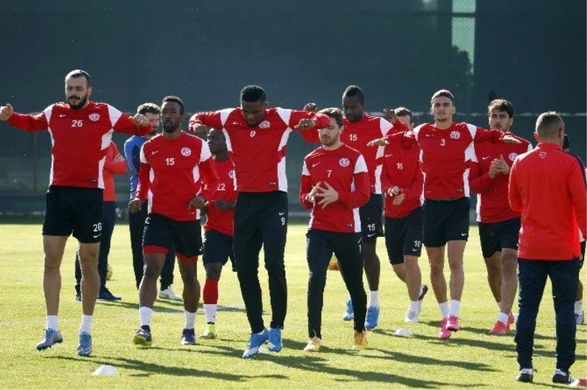 Antalyaspor\'da Medipol Başakşehir Maçı Hazırlıkları