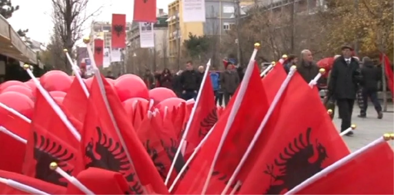 Arnavutlar "Bayrak ve Bağımsızlık Günü"Nü Kutladı