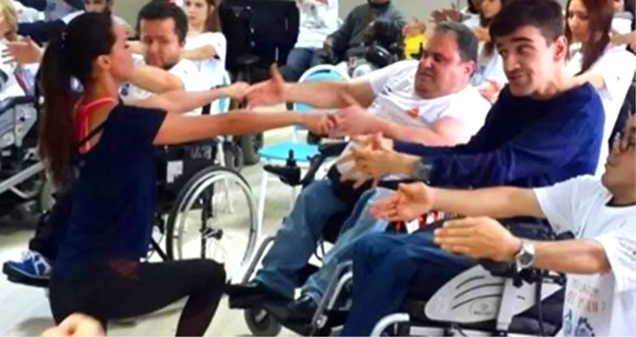 Ebru Şallı Engellilere Gönüllü Pilates Dersi Verdi