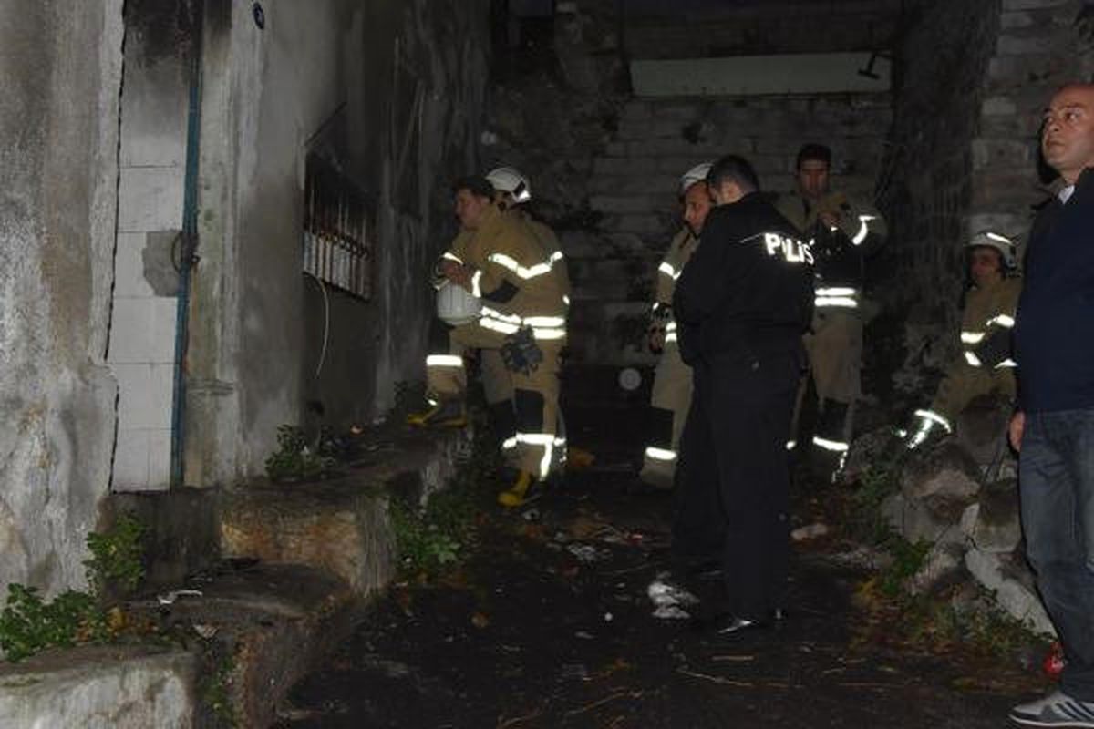 Elektrik Kontağından Çıkan Yangında Yanarak Öldü