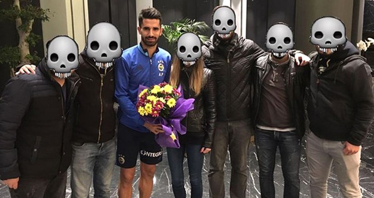 Fenerbahçe'yi Ziyaret Eden Öğrenciler, Yüzlerini Gizledi