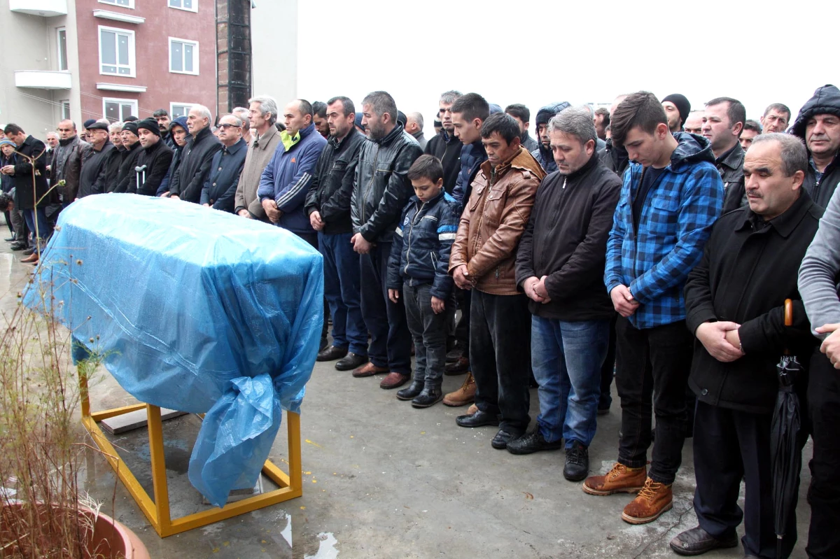 Göçük Kurbanı Madencinin Kalp Krizinden Ölen Babası Toprağa Verildi